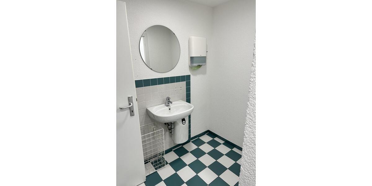 Moderne freitragende Halle mit Bürofläche zu vermietenm, Mühllach, Röthenbach zimmer