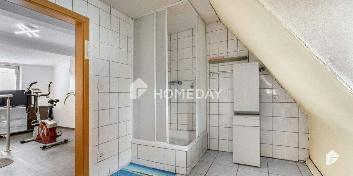 Schönes Bauernhaus mit 6 Zimmern und Garage in sehr guter Lage 6 zimmer