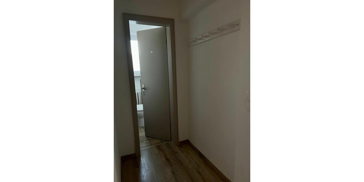 Helle 4-Zimmer Wohnung für WG zu vermieten . Einzelzimmer ab: 4 zimmer