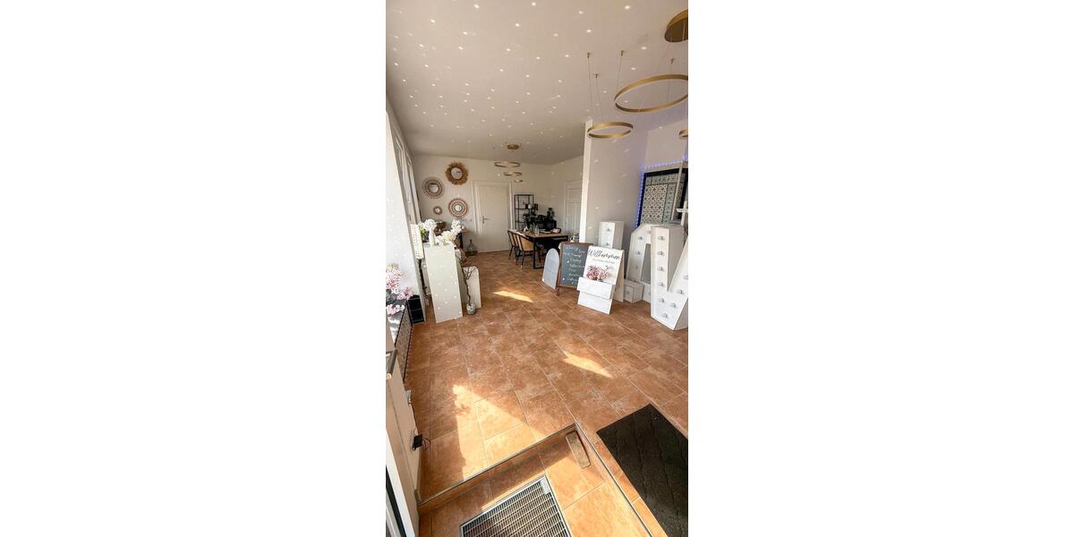 Renovierte Ladenfläche + Lager oder ggf. Wohnen im Herzen Fürths zimmer