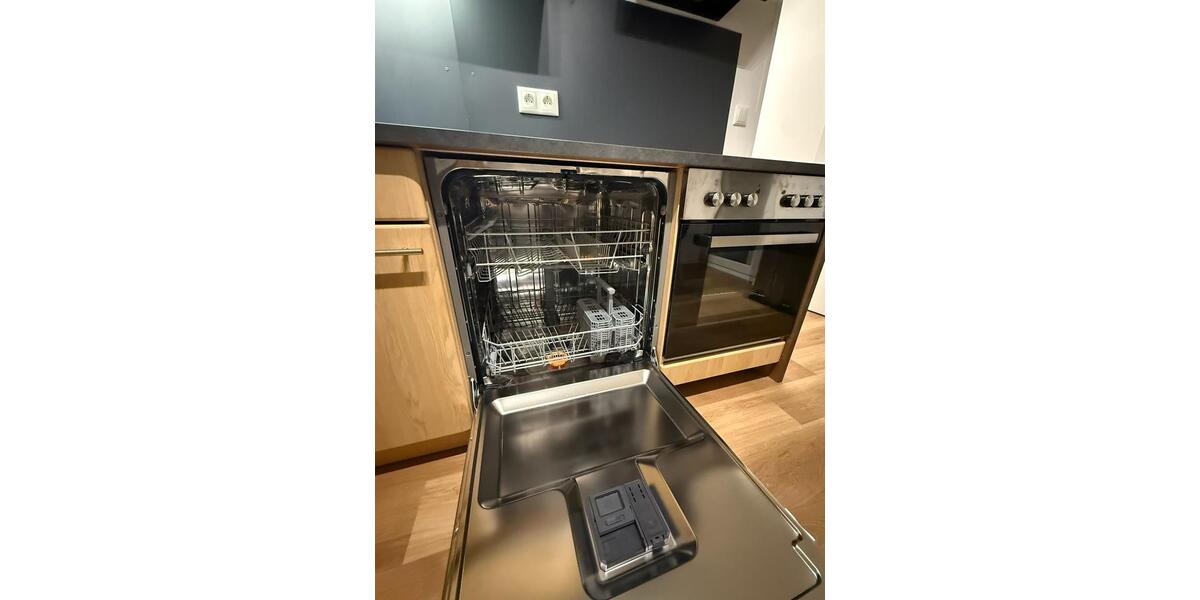 Neu sanierte, möblierte 3 Zimmerwohnung als 3er WG zu vermieten 3 zimmer