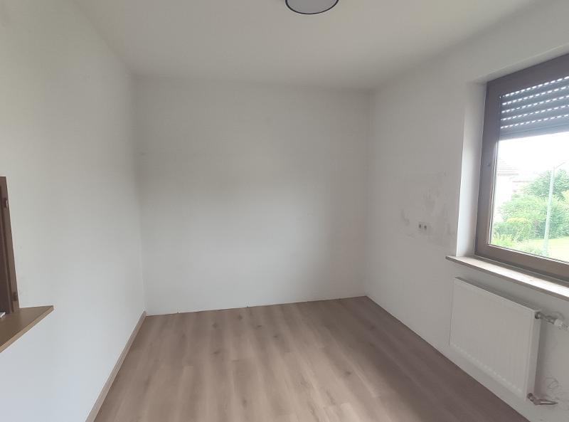4 Zi. OG Wohnung mit Balkon, Gartenanteil und Garage