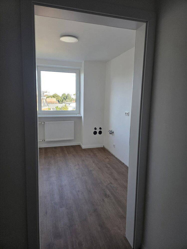 PROVISIONSFREI Attraktive, komplett renovierte 2-Zimmer-Wohnung mit Balkon zentrale Lage in Fürth