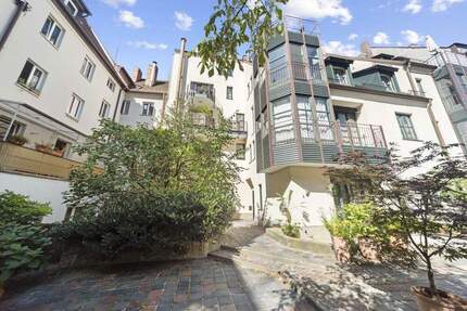 Altstadtflair trifft Komfort - Bezugsfreie 3-Zimmer-Wohnung mit eigenem Stellplatz 3 zimmer