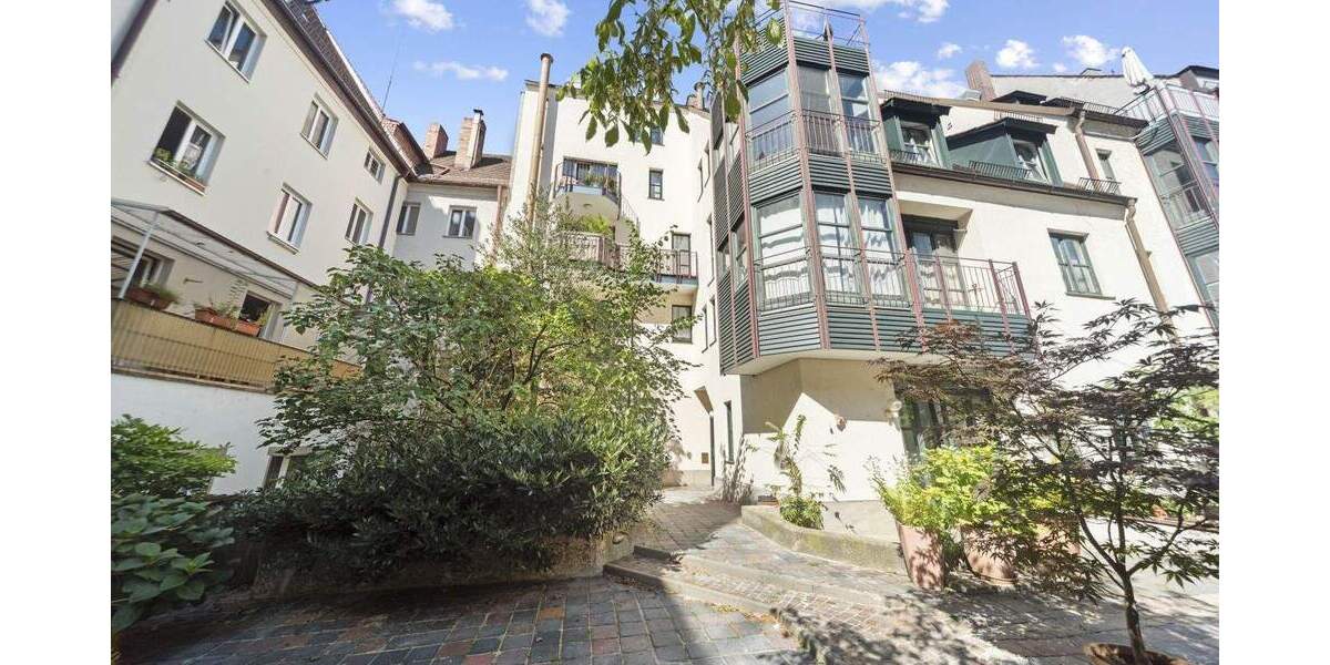 Altstadtflair trifft Komfort - Bezugsfreie 3-Zimmer-Wohnung mit eigenem Stellplatz 3 zimmer