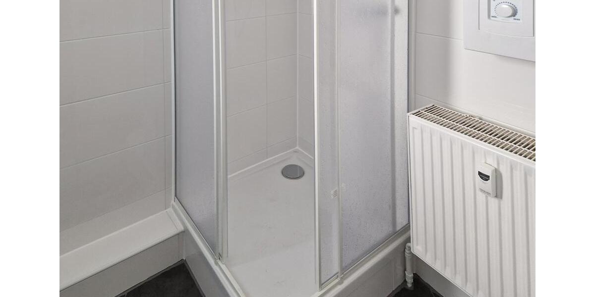 Top Zustand - Frisch renovierte 2 Zimmer-Altbauwohnung in Fürth zimmer