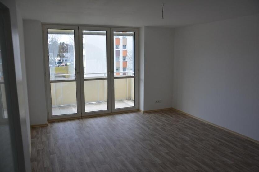 * sofort frei * 3-Zimmer Whg -zentrale aber ruhige Lage -saniert