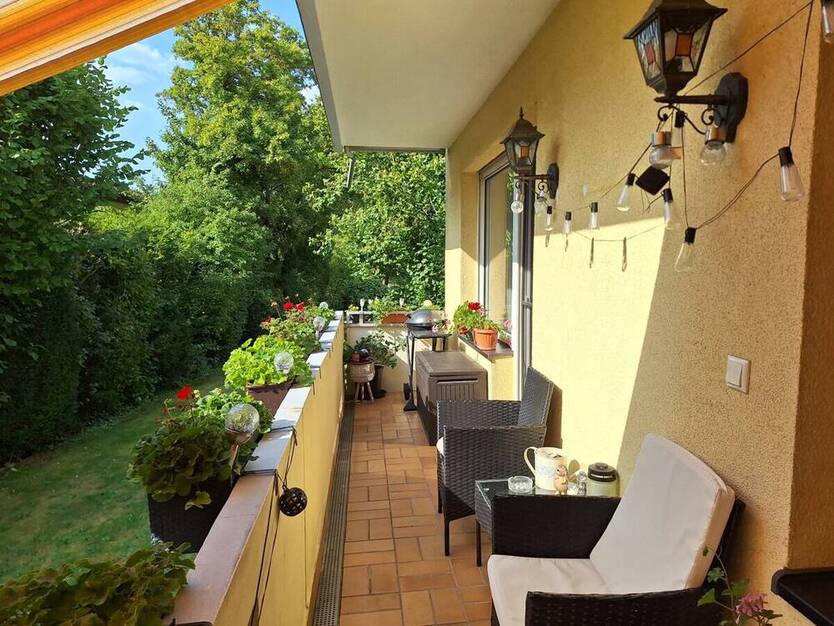 Renovierte 3-Zimmer Wohnung im Hochparterre mit Balkon und Einzelgarage