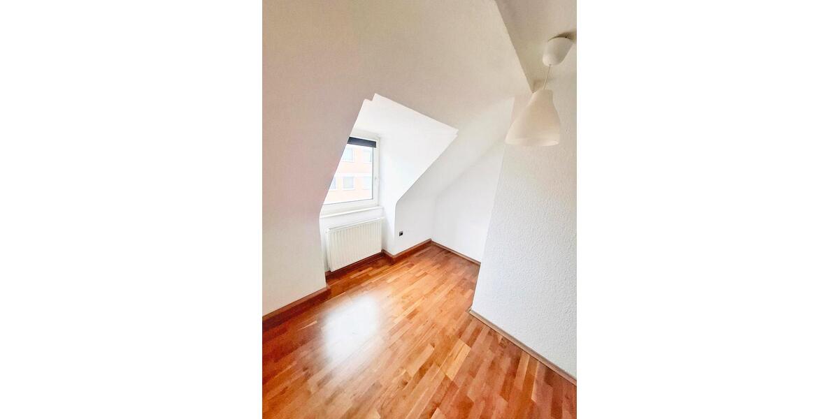 Dachgeschoßwohnung Nürnberg Rabus - 3.5 Zimmer, 79 m&sup2;, 800&euro; | Angebot:25158101