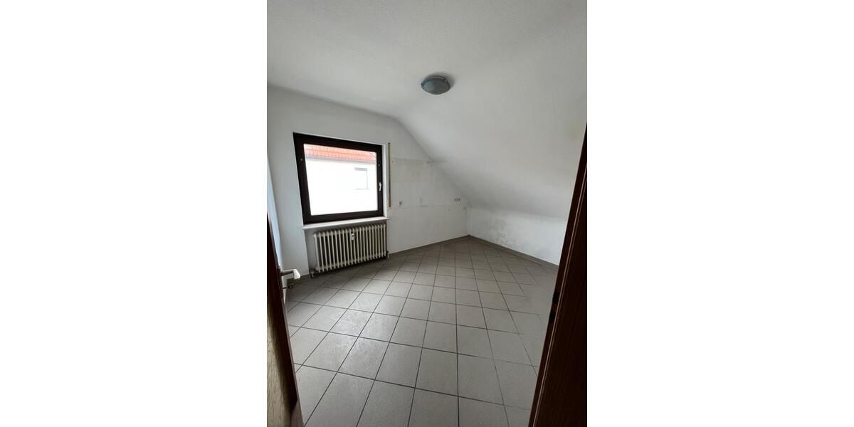 Dachgeschoßwohnung Röthenbach an der Pegnitz - 3 Zimmer, 88 m&sup2;, 900&euro; | Angebot:26492899