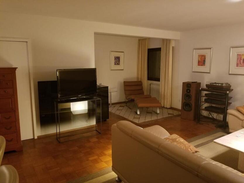Seltene Gelegenheit - Haus mit Talblick, Doppelgarage und Garten