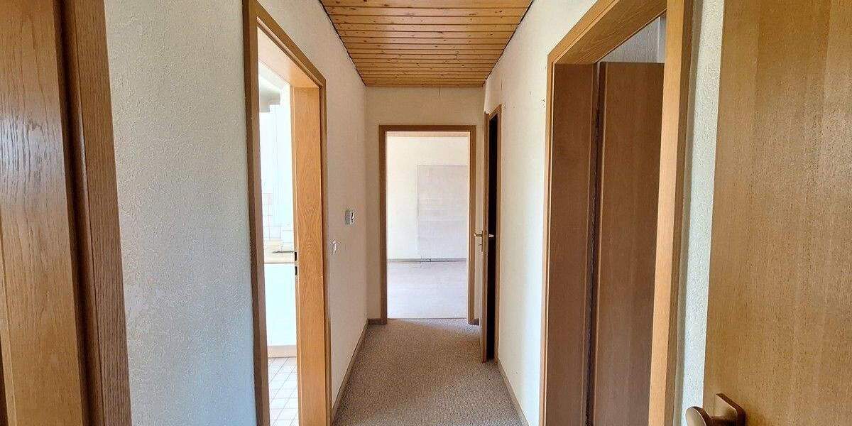 Gepflegtes Dreifamilienhaus in schöner Wohnlage mit zwei Einzelgaragen 7 zimmer