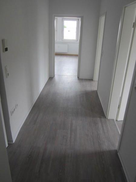 Helle, renovierte 2-Zimmer-Wohnung mit Balkon wartet auf Sie! zimmer