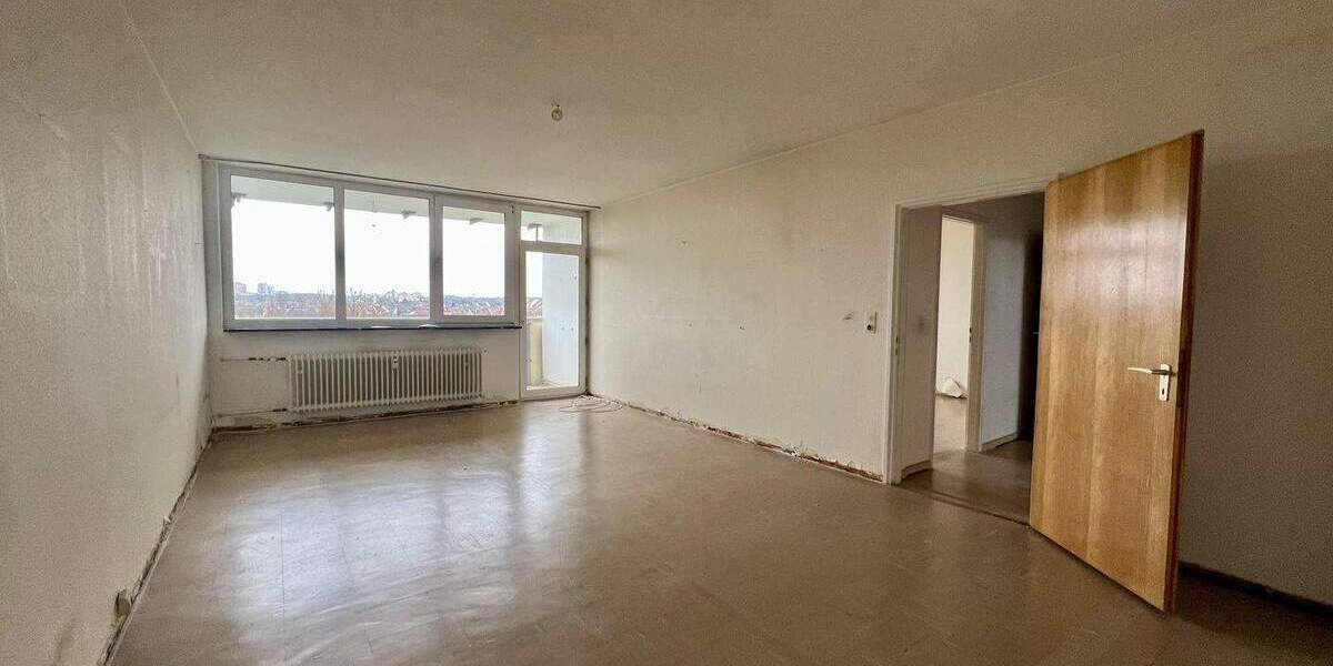 renovierungsbedürftige 3-Zi.-ETW mit zwei Balkonen in Erlangen...ab sofort zur Verfügung 3 zimmer