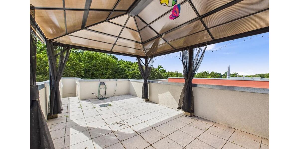 Große komfort Wohnung mit EBK und eigener ca. 25m² großer Dachterrasse 5 zimmer