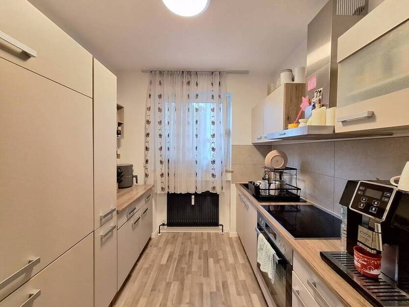 Renovierte 3-Zimmer Wohnung im Hochparterre mit Balkon und Einzelgarage