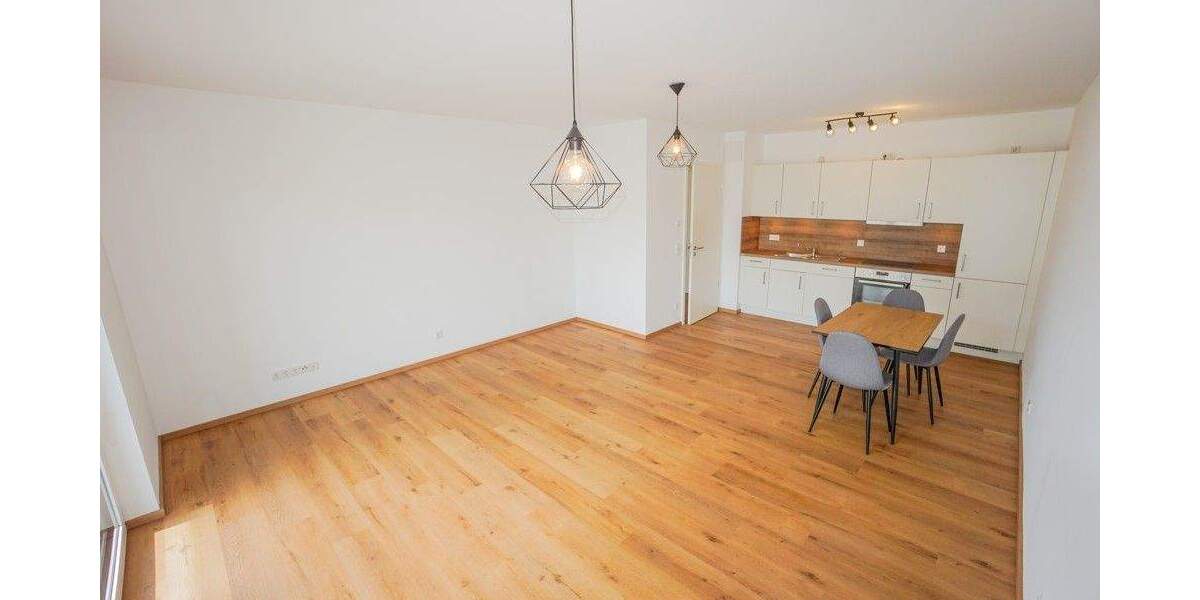 Helle 2-Zimmer- Wohnung mit großem Westbalkon, moderner Einbauküche, XXL-Dusche, Aufzug & Tiefgarage 2 zimmer