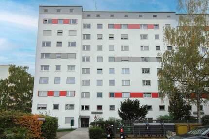 Sanierte 4-Zimmer-Wohnung mit Südbalkon und Weitblick in Erlangen 4 zimmer