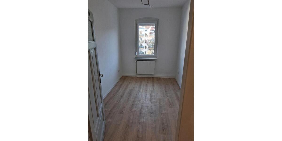 Zentrale, kernsanierte 4 Zimmer-Wohnung -Erstbezug 4 zimmer