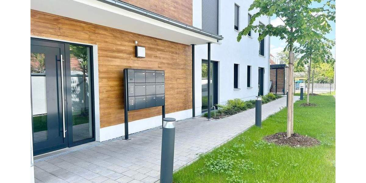 ***LIEBLINGSPLATZ*** SONNIGE 4 ZIMMER WOHNUNG MIT EINBAUKÜCHE UND BALKON 4 zimmer