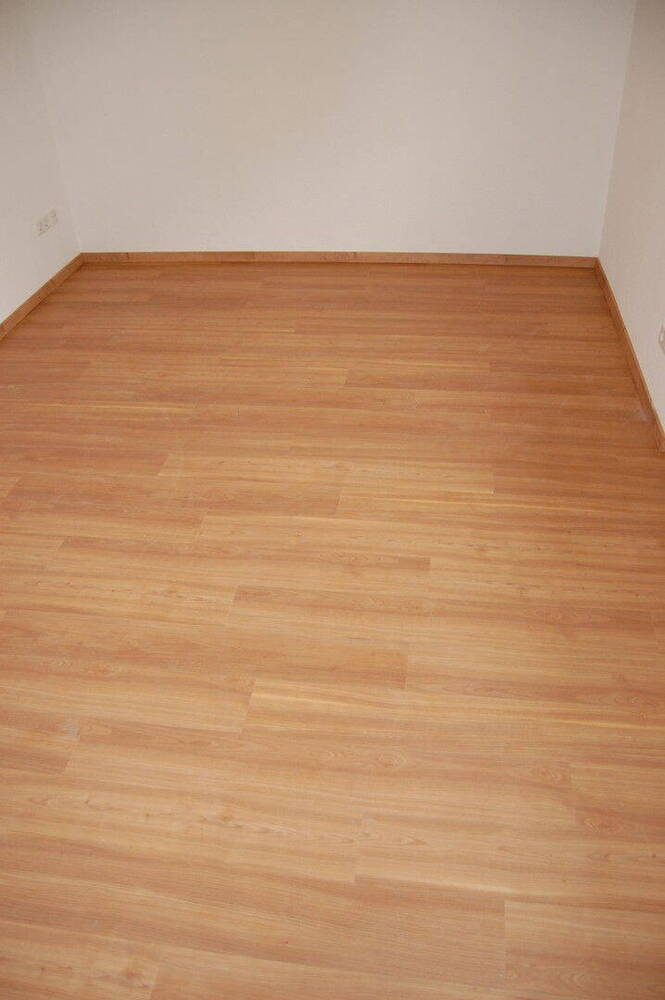 Sanierte große und helle 3 - Zimmer Wohnung in zentraler Lage!