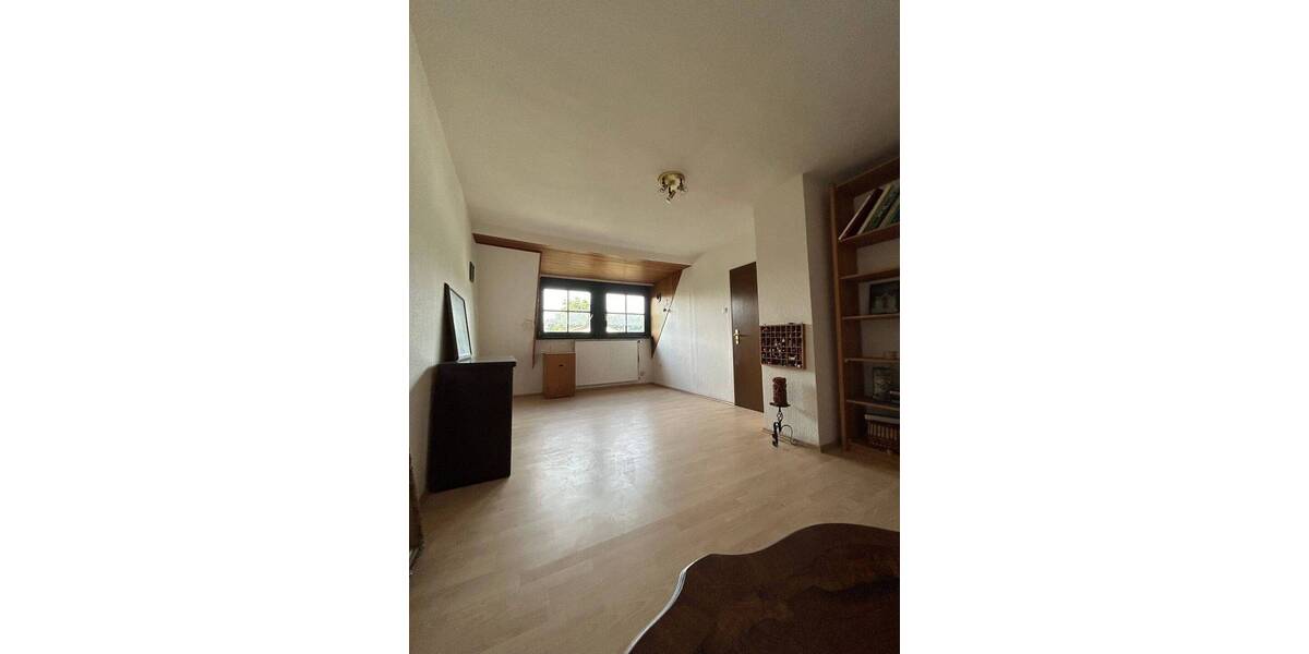 Charmante Doppelhaushälfte im fränkischen Stil mit Garage in ruhiger Wohnlage von Alterlangen (sanierungsbedürftig) 5 zimmer