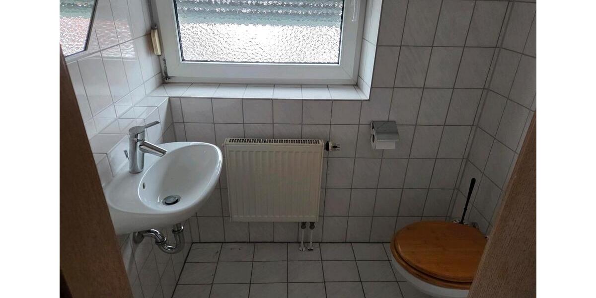 Unvermietete 3 Zimmer Dachgeschoss Wohnung 3 zimmer