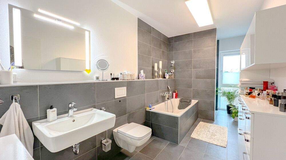 Etagenwohnung Oberasbach Kreutles - 4 Zimmer, 111 m&sup2;, 1.575&euro; | Angebot:25776653