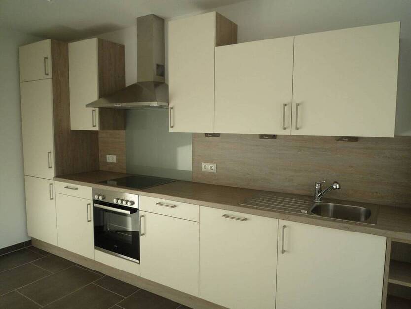 Neuwertige Wohnung am Kellerwald inkl. 2x Stellplätzen und Einbauküche