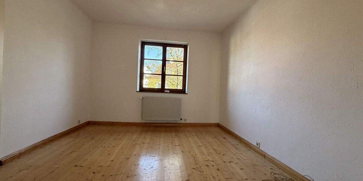 Etagenwohnung Erlangen Innenstadt - 4 Zimmer, 94 m&sup2;, 1.350&euro; | Angebot:25670091
