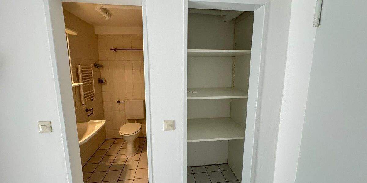 Großzügige 4-Zimmer-Wohnung mit Schwimmbadanteil, 2 Garagen und Zugang zum Gemeinschaftsgarten 4 zimmer