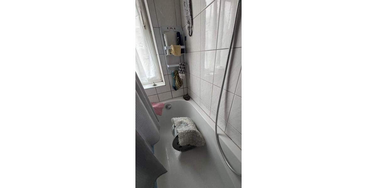 Röthenbach b. Stein ! 3,5-Zi.-Altbau-Whg. 75 m², Erdgeschoss mit Garage 3 zimmer