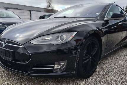 Tesla Model S 179.000 km 19.499 € Fürth 90765
