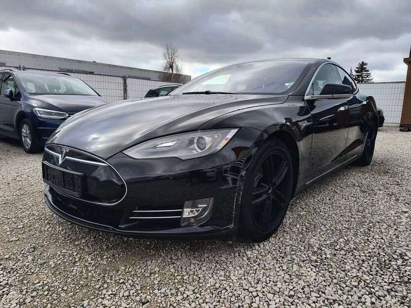 Tesla Model S 179.000 km 19.499 € Fürth 90765