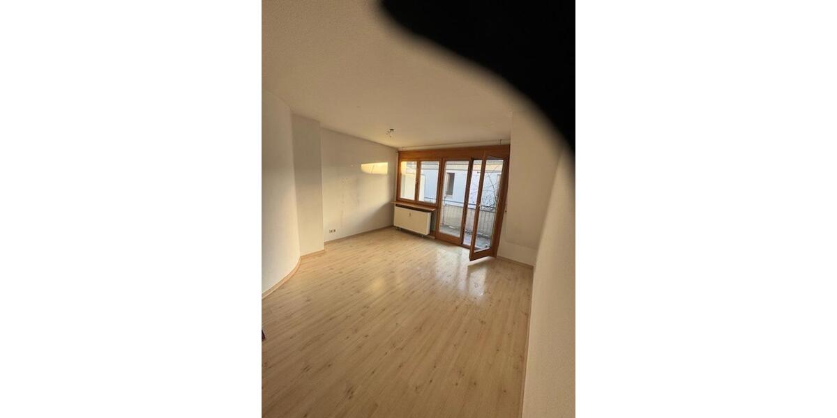 Sehr schöne 2 Zi-Wohnung mit Balkon und TG-Stellplatz in der Innenstadt von Erlangen zu vermieten 2 zimmer