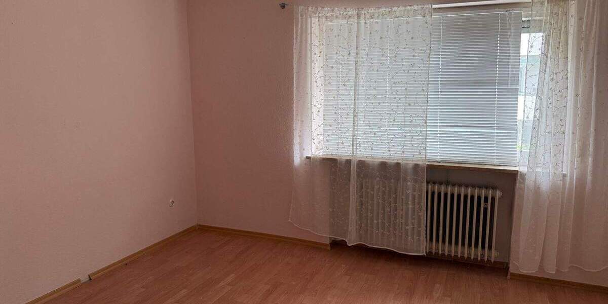 Einfamilienhaus Roßtal - 7 Zimmer, 165 m&sup2;, 450.000&euro; | Angebot:25703799