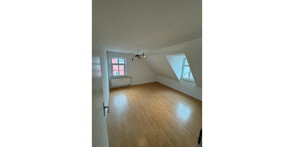 LICHTDURCHFLUTETE 4-ZIMMER DACHGESCHOSSWOHNUNG INKL. STELLPLATZ I 4 zimmer