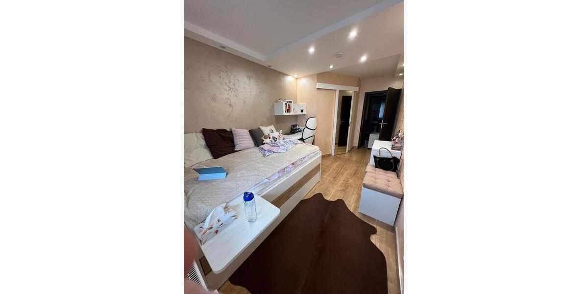 Wohnung 4 Zimmer renoviert, sehr gepflegt 4 zimmer