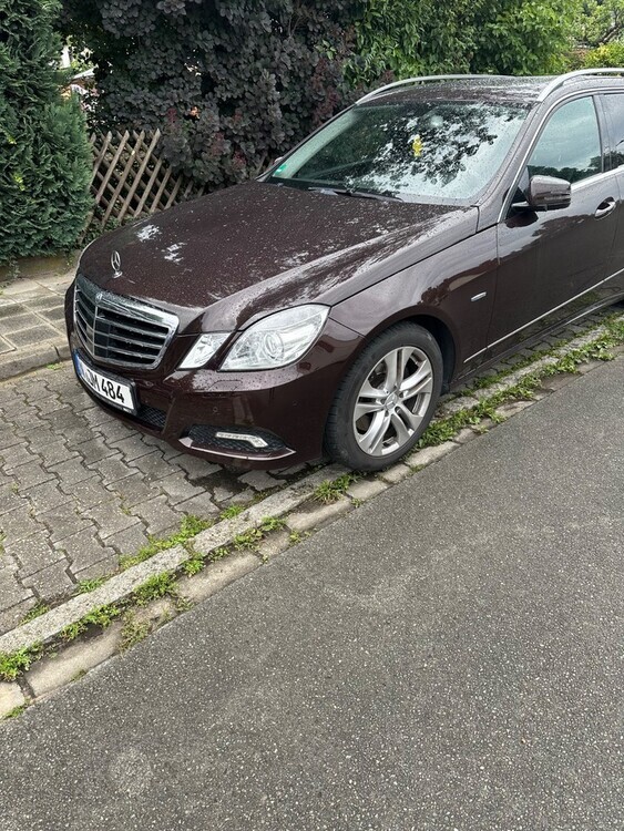 Mercedes-Benz E 300 255.000 km 8.500 € Nürnberg 90403
