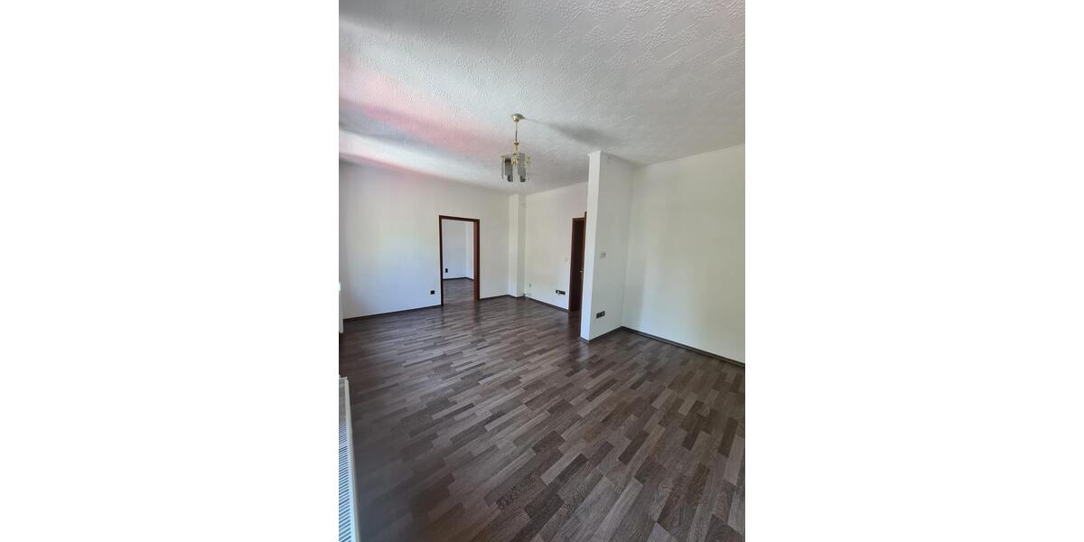 Reserviert! Zweizimmerwohnung früher Dreizimmer -Altbau 2 zimmer