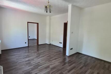 Zweizimmerwohnung früher Dreizimmer -Altbau 2 zimmer