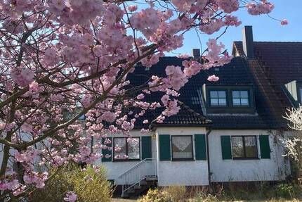 Charmante Doppelhaushälfte im fränkischen Stil mit Garage in ruhiger Wohnlage von Alterlangen (sanierungsbedürftig) 5 zimmer