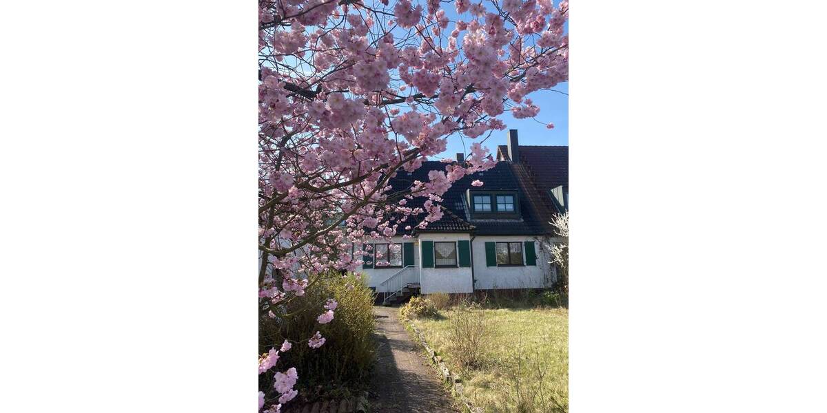 Charmante Doppelhaushälfte im fränkischen Stil mit Garage in ruhiger Wohnlage von Alterlangen (sanierungsbedürftig) 5 zimmer