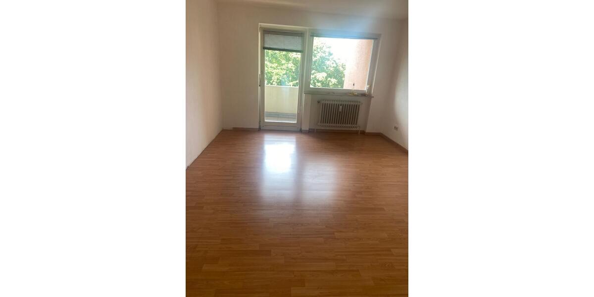 Helle 2 Zimmer Wohnung mit 2 Balkons im 3. OG in Poppenreuth zimmer