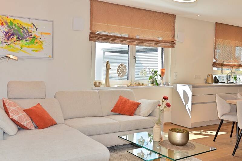 Exklusive GartenWohnung 112 m², lichterfülltes Wohnen mit 3 Zimmer und 2 TG Stellplätzen und vielen Extras, fast wie Erstbezug