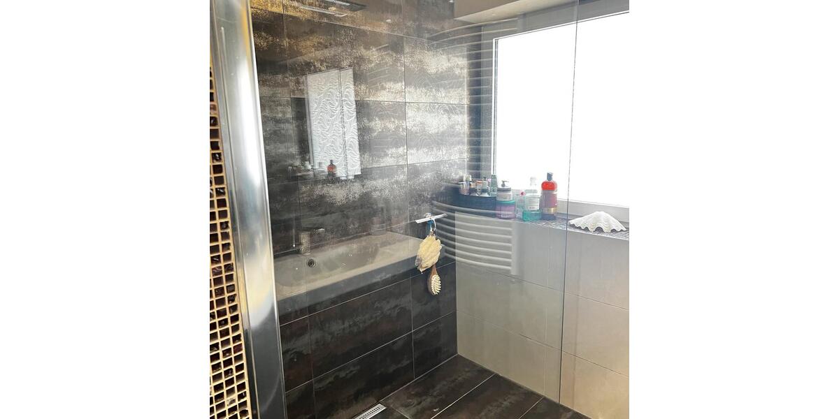 Wohnung 4 Zimmer renoviert, sehr gepflegt 4 zimmer