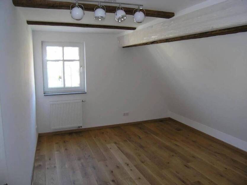Außergewöhnliche, hochwertig ausgebaute 4-Zimmer-Galerie-Wohnung, ca. 150 m² Wohn- Nutzfläche, niedrige Nebenkosten
