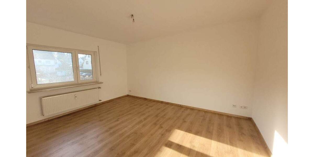 * CHARMANT - NEU RENOVIERT - SOFORT BEZUGSFÄHIG * schöne 3 Zi.-Wohnung mit GARAGE in SC-WOLKERSDORF 3 zimmer