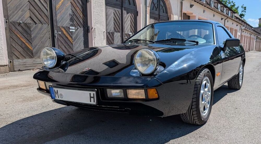 928
