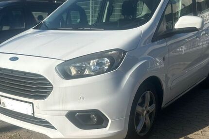 Ford Tourneo Courier 203.451 km 6.399 € Nürnberg 90439